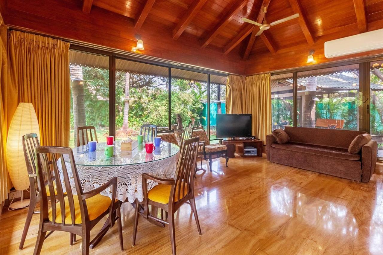 Stayvista's Casa Palmera: Pet-Friendly Villa with Pool and Games Alibag Exterior photo