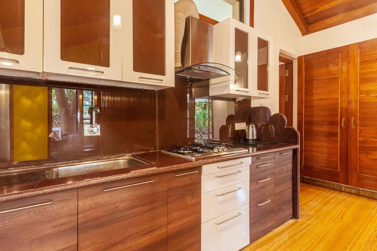 Stayvista's Casa Palmera: Pet-Friendly Villa with Pool and Games Alibag Exterior photo