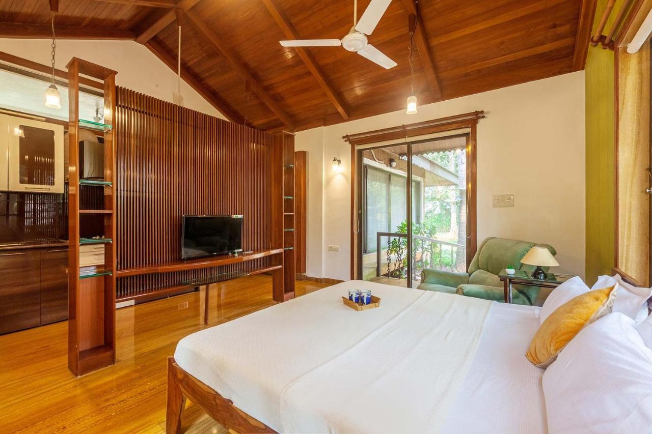 Stayvista's Casa Palmera: Pet-Friendly Villa with Pool and Games Alibag Exterior photo