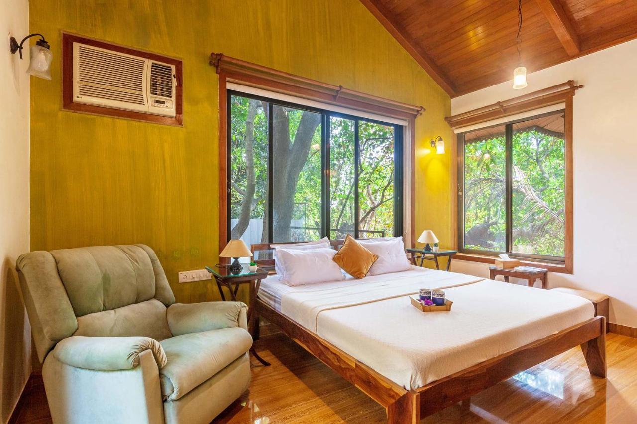 Stayvista's Casa Palmera: Pet-Friendly Villa with Pool and Games Alibag Exterior photo