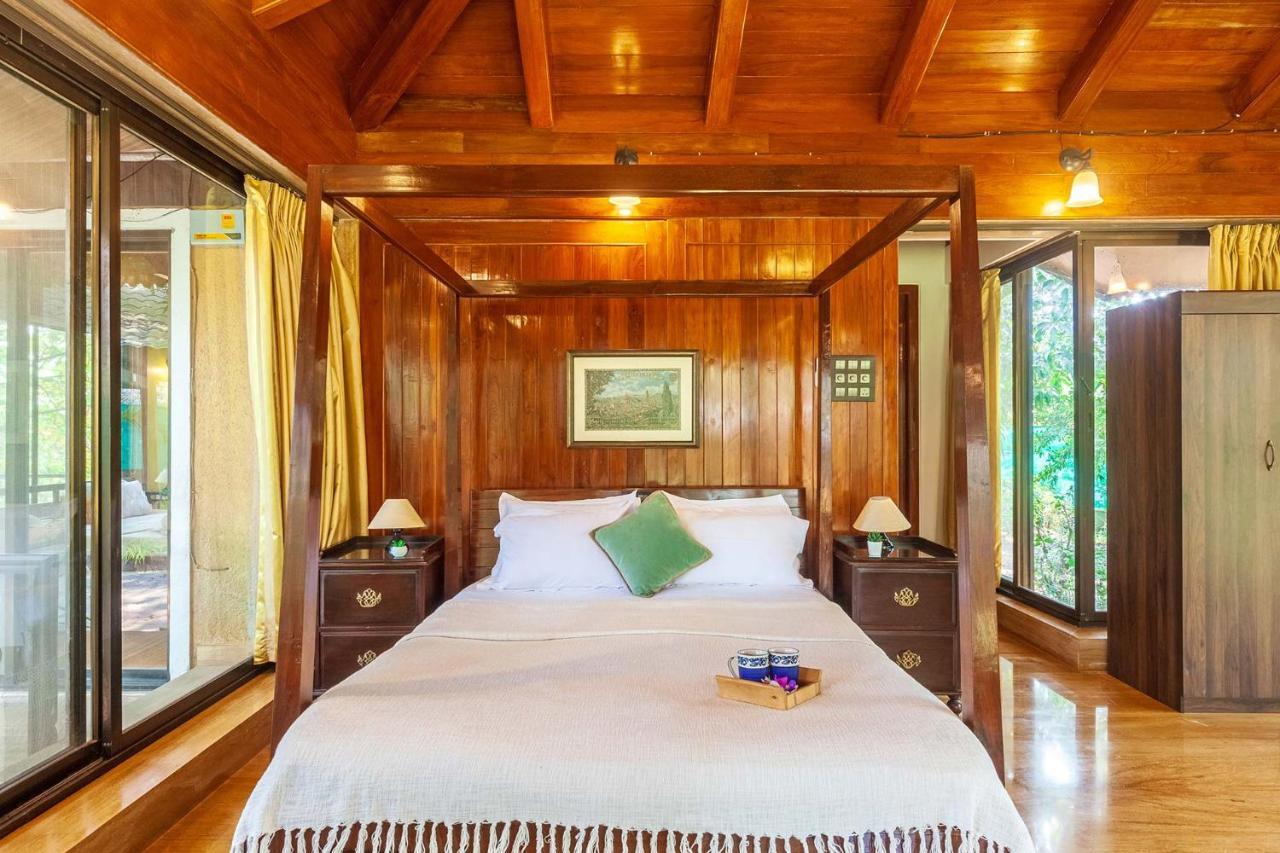 Stayvista's Casa Palmera: Pet-Friendly Villa with Pool and Games Alibag Exterior photo